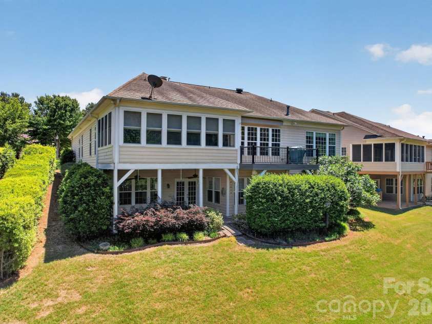 9242 Whistling Straits Drive, Fort Mill, SC 29707.  MLS# CAR4381475, YatesRealty ID 24033. 