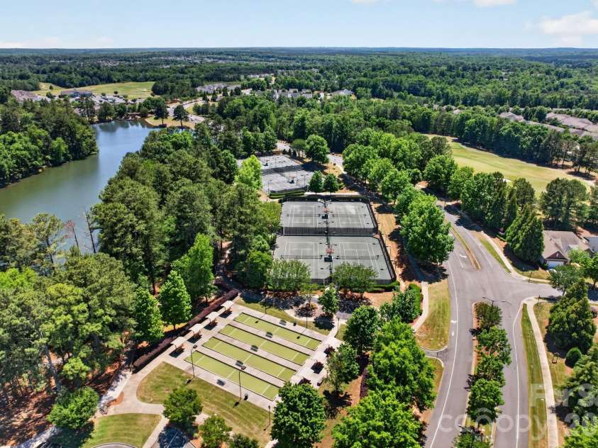 9242 Whistling Straits Drive, Fort Mill, SC 29707.  MLS# CAR4381475, YatesRealty ID 24033. 