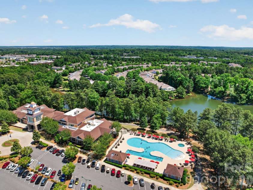 9242 Whistling Straits Drive, Fort Mill, SC 29707.  MLS# CAR4381475, YatesRealty ID 24033. 