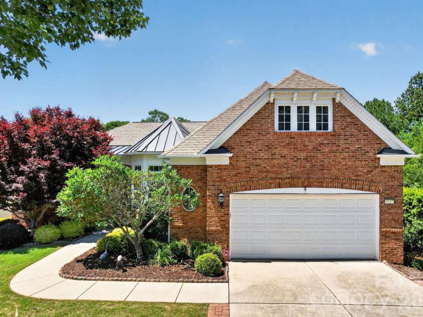 9242 Whistling Straits Drive, Fort Mill, SC 29707.  MLS# CAR4381475, YatesRealty ID 24033. 