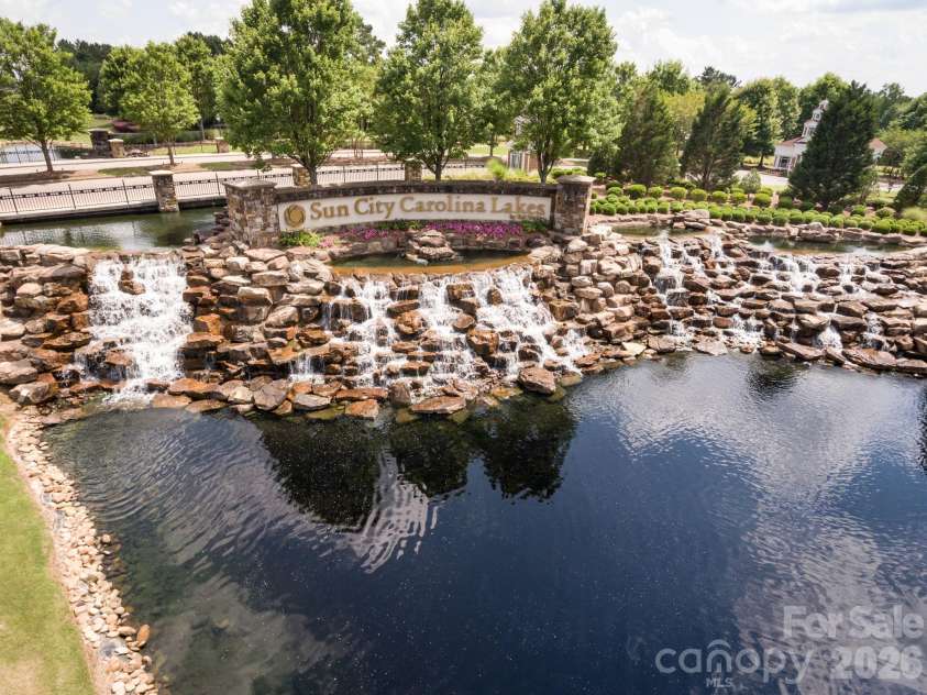 9242 Whistling Straits Drive, Fort Mill, SC 29707.  MLS# CAR4381475, YatesRealty ID 24033. 