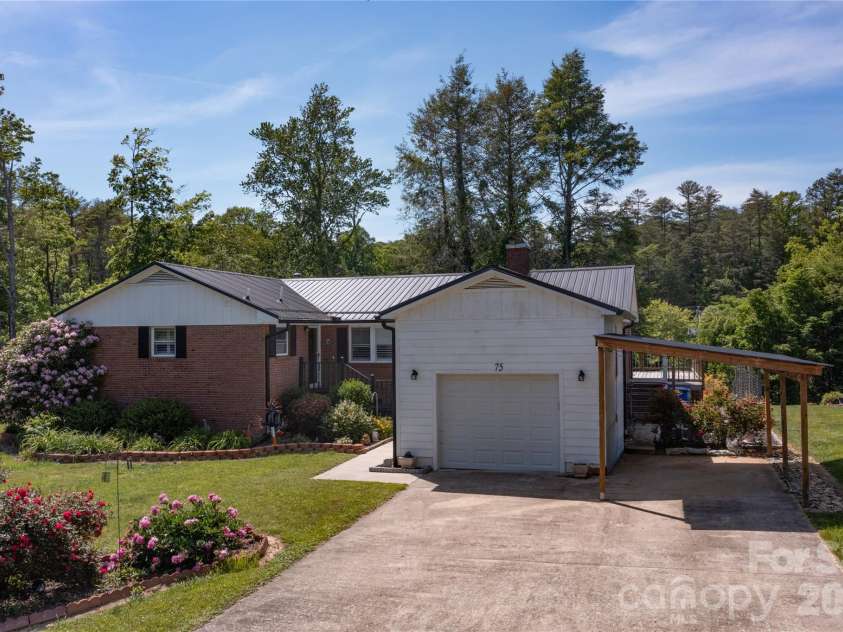 75 Hawthorne Drive, Brevard, NC 28712.  MLS# CAR4384254, YatesRealty ID 24035. 