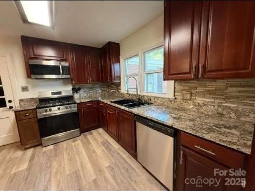 148 Barium Lane, Statesville, NC 28677.  MLS# CAR4275924, YatesRealty ID 24036. Gas Stove