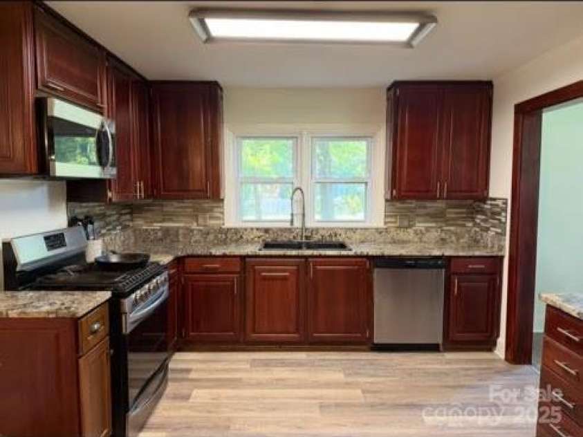 148 Barium Lane, Statesville, NC 28677.  MLS# CAR4275924, YatesRealty ID 24036. Kitchen