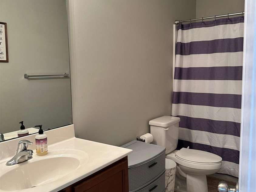 1309 Red Birch Place, Kannapolis, NC 28081.  MLS# CAR4373489, YatesRealty ID 24037. Well-maintained secondary bathroom featuring a spacious vanity with ample counter space and storage. The tub/shower combination, while neutral finishes create a clean, comfortable space for guests or family members.