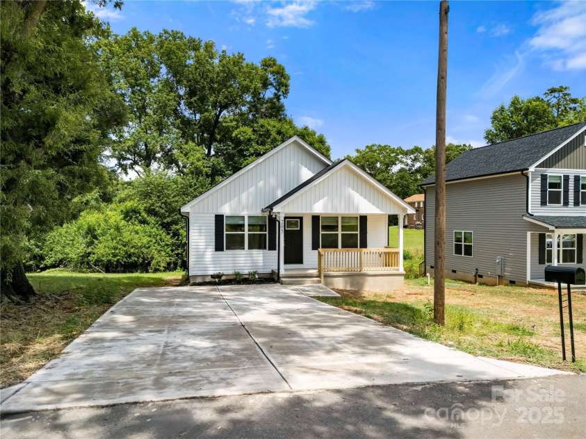 205 Slack Street, Albemarle, NC 28001.  MLS# CAR4277803, YatesRealty ID 24037. 