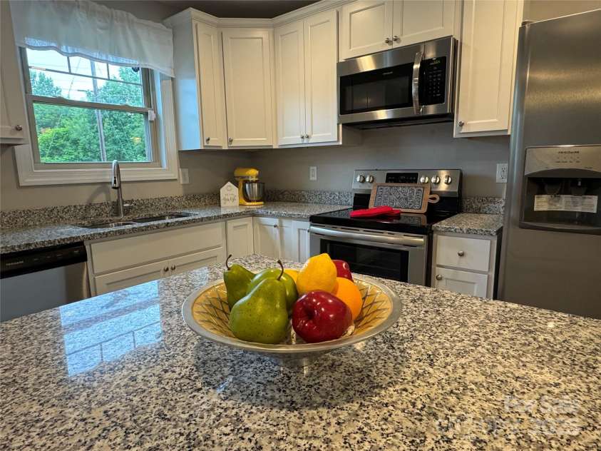 212 Old Centergrove Road, Kannapolis, NC 28083.  MLS# CAR4277117, YatesRealty ID 24038. 