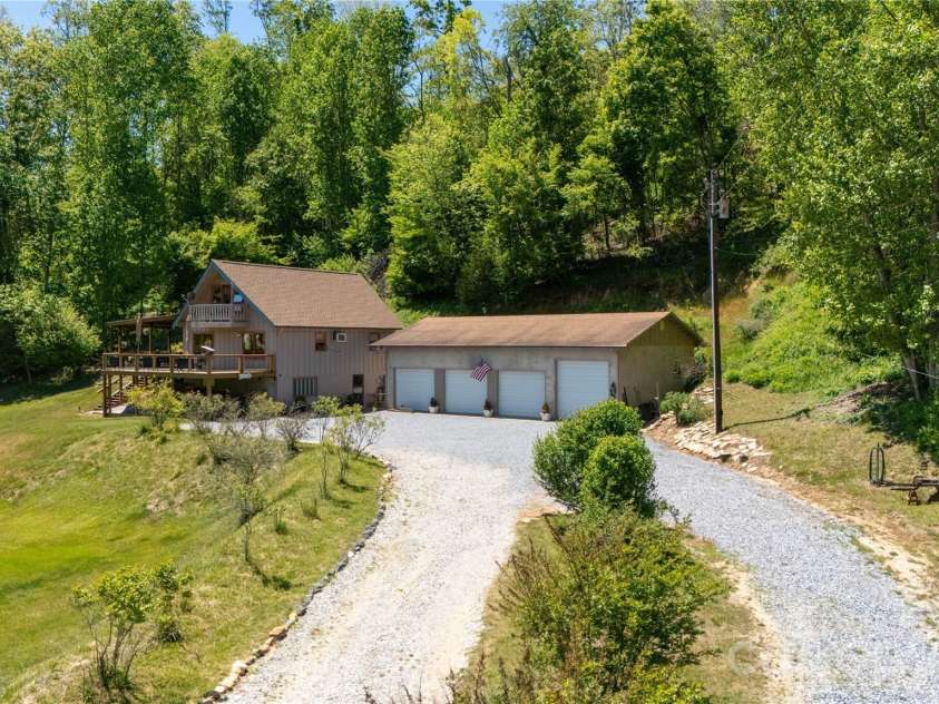 93 Franklin Crest Road, Spruce Pine, NC 28777.  MLS# CAR4382840, YatesRealty ID 24039. 