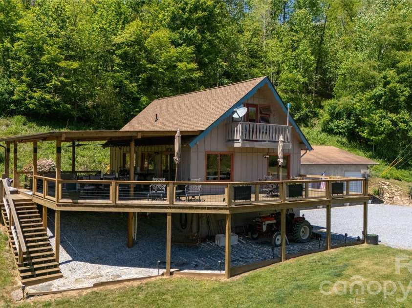 93 Franklin Crest Road, Spruce Pine, NC 28777.  MLS# CAR4382840, YatesRealty ID 24039. 