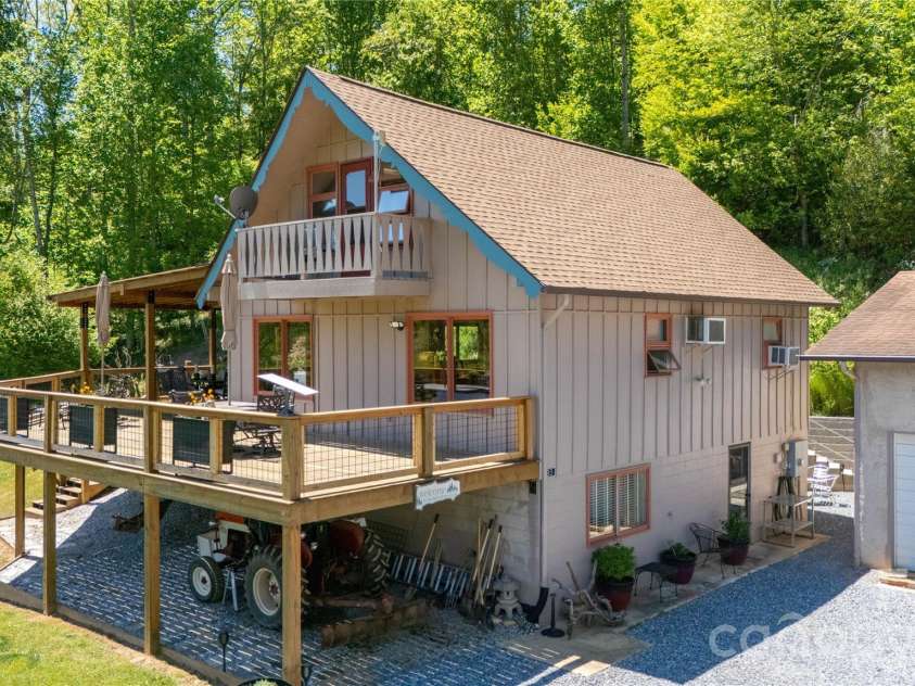 93 Franklin Crest Road, Spruce Pine, NC 28777.  MLS# CAR4382840, YatesRealty ID 24039. 