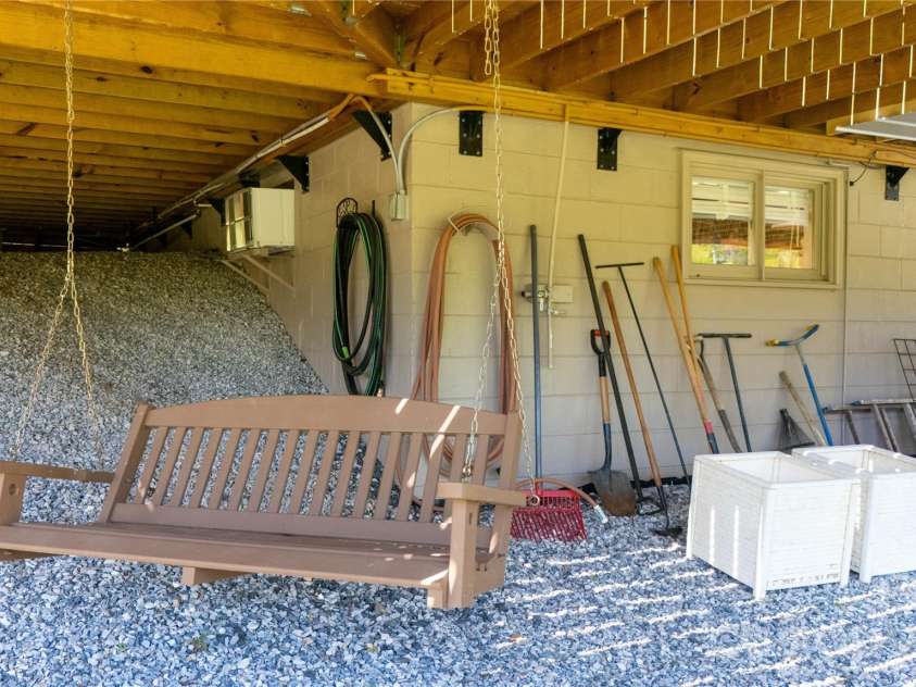 93 Franklin Crest Road, Spruce Pine, NC 28777.  MLS# CAR4382840, YatesRealty ID 24039. 