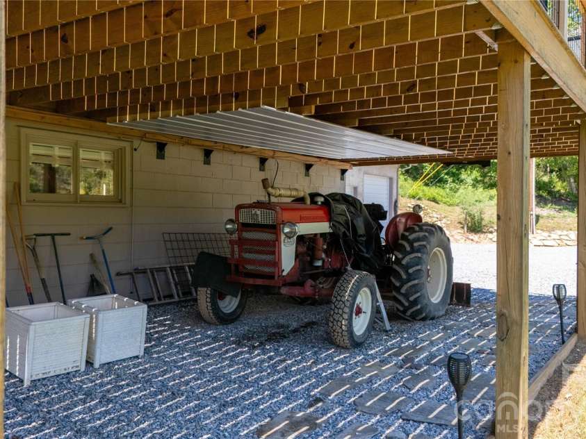 93 Franklin Crest Road, Spruce Pine, NC 28777.  MLS# CAR4382840, YatesRealty ID 24039. 