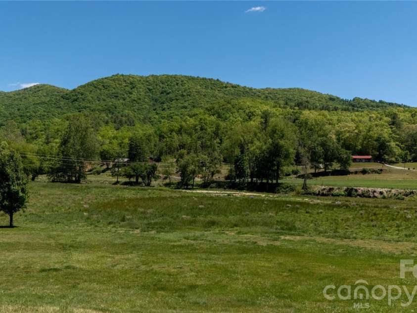 93 Franklin Crest Road, Spruce Pine, NC 28777.  MLS# CAR4382840, YatesRealty ID 24039. 