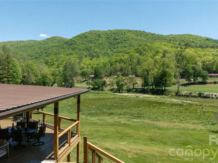 93 Franklin Crest Road, Spruce Pine, NC 28777.  MLS# CAR4382840, YatesRealty ID 24039. 