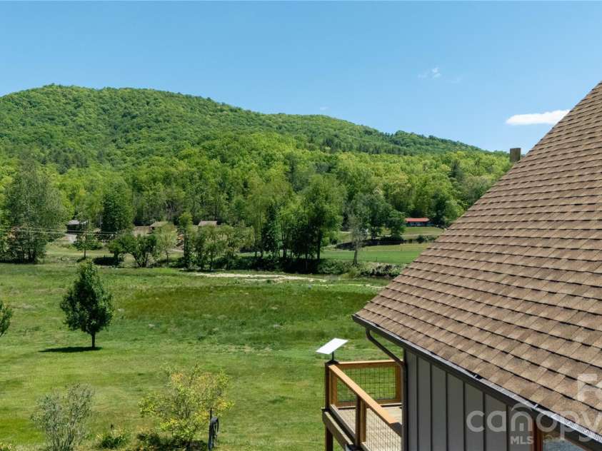 93 Franklin Crest Road, Spruce Pine, NC 28777.  MLS# CAR4382840, YatesRealty ID 24039. 