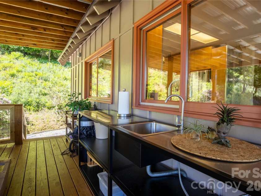 93 Franklin Crest Road, Spruce Pine, NC 28777.  MLS# CAR4382840, YatesRealty ID 24039. 