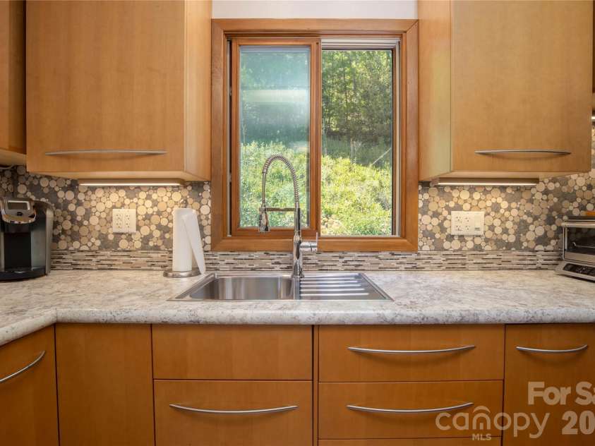 93 Franklin Crest Road, Spruce Pine, NC 28777.  MLS# CAR4382840, YatesRealty ID 24039. 