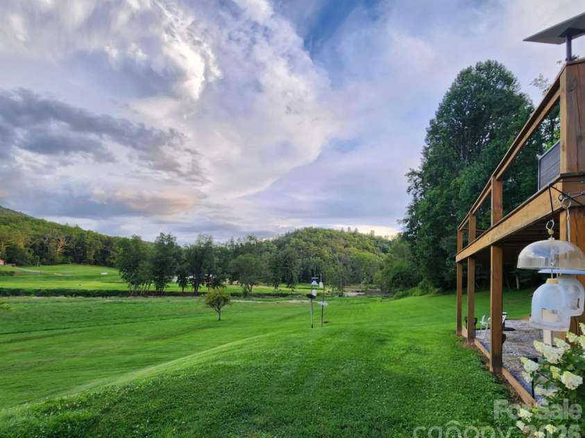 93 Franklin Crest Road, Spruce Pine, NC 28777.  MLS# CAR4382840, YatesRealty ID 24039. 