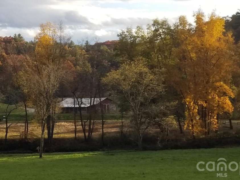 93 Franklin Crest Road, Spruce Pine, NC 28777.  MLS# CAR4382840, YatesRealty ID 24039. 
