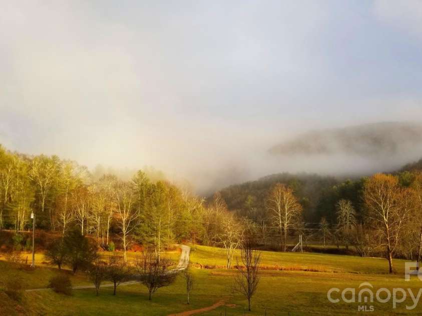 93 Franklin Crest Road, Spruce Pine, NC 28777.  MLS# CAR4382840, YatesRealty ID 24039. 