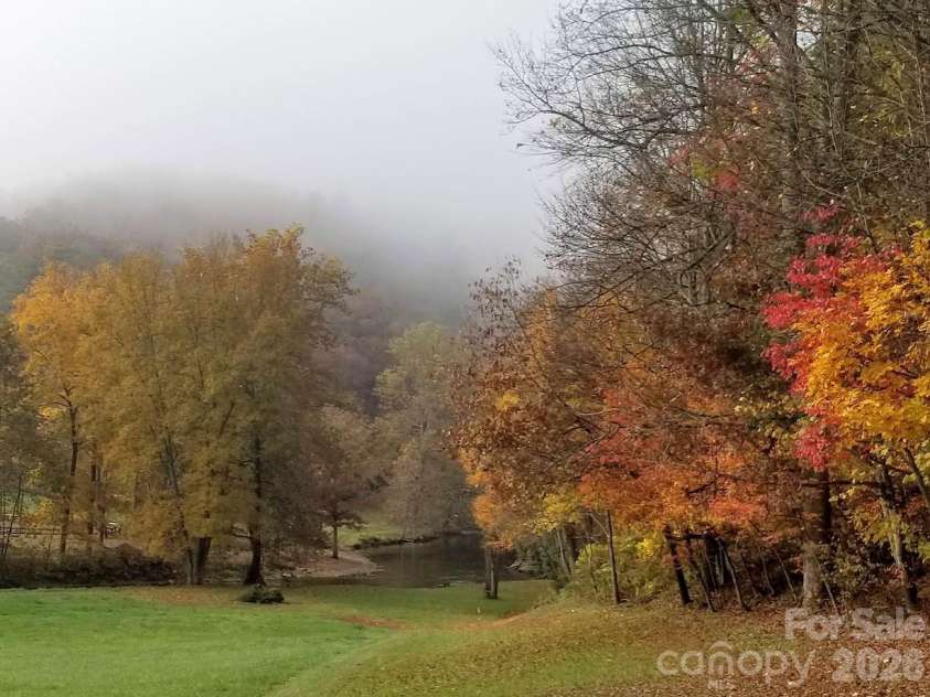 93 Franklin Crest Road, Spruce Pine, NC 28777.  MLS# CAR4382840, YatesRealty ID 24039. 