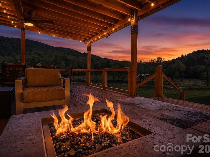 93 Franklin Crest Road, Spruce Pine, NC 28777.  MLS# CAR4382840, YatesRealty ID 24039. 