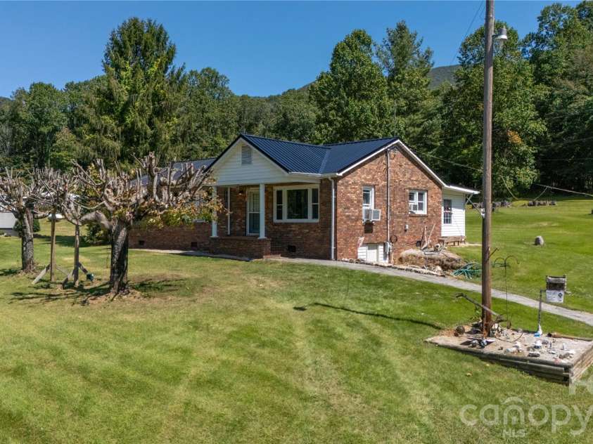 1424 Bear Creek Road, Bakersville, NC 28705.  MLS# CAR4272504, YatesRealty ID 2404. 