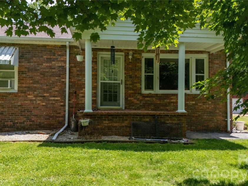 1424 Bear Creek Road, Bakersville, NC 28705.  MLS# CAR4272504, YatesRealty ID 2404. 