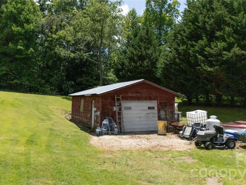 1424 Bear Creek Road, Bakersville, NC 28705.  MLS# CAR4272504, YatesRealty ID 2404. 