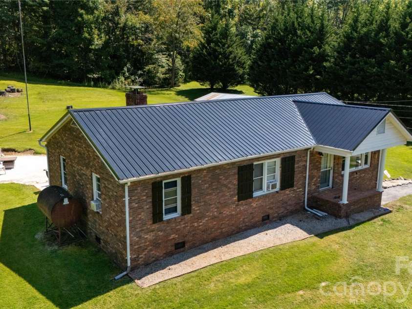 1424 Bear Creek Road, Bakersville, NC 28705.  MLS# CAR4272504, YatesRealty ID 2404. 