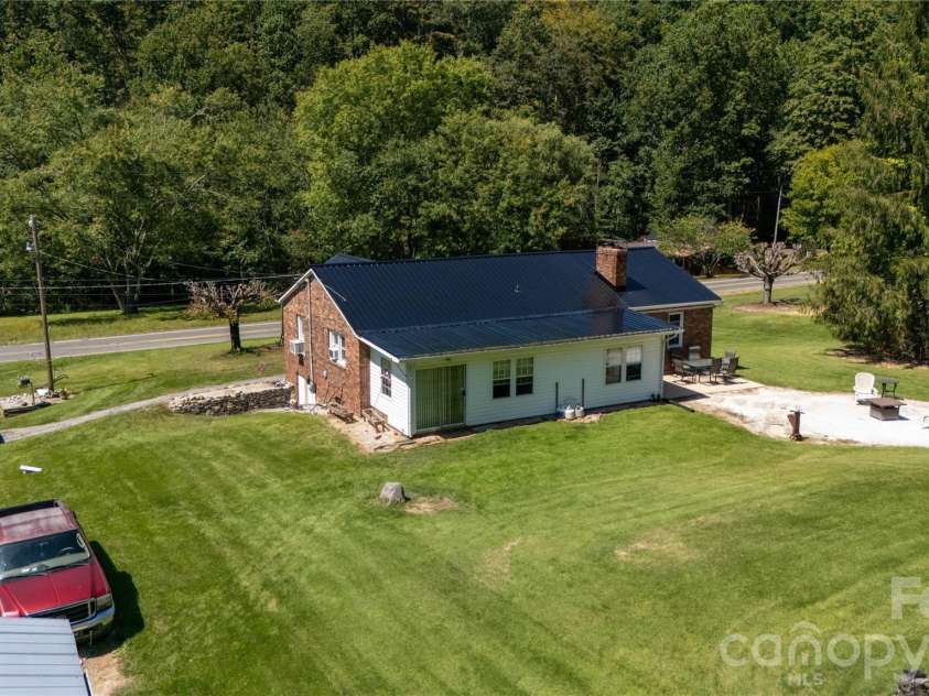 1424 Bear Creek Road, Bakersville, NC 28705.  MLS# CAR4272504, YatesRealty ID 2404. 