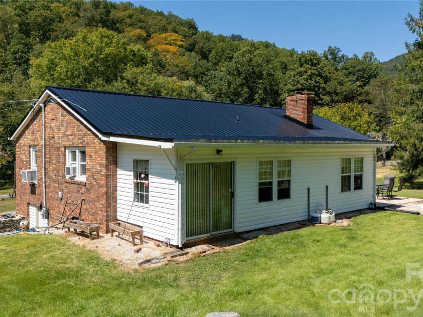 1424 Bear Creek Road, Bakersville, NC 28705.  MLS# CAR4272504, YatesRealty ID 2404. 