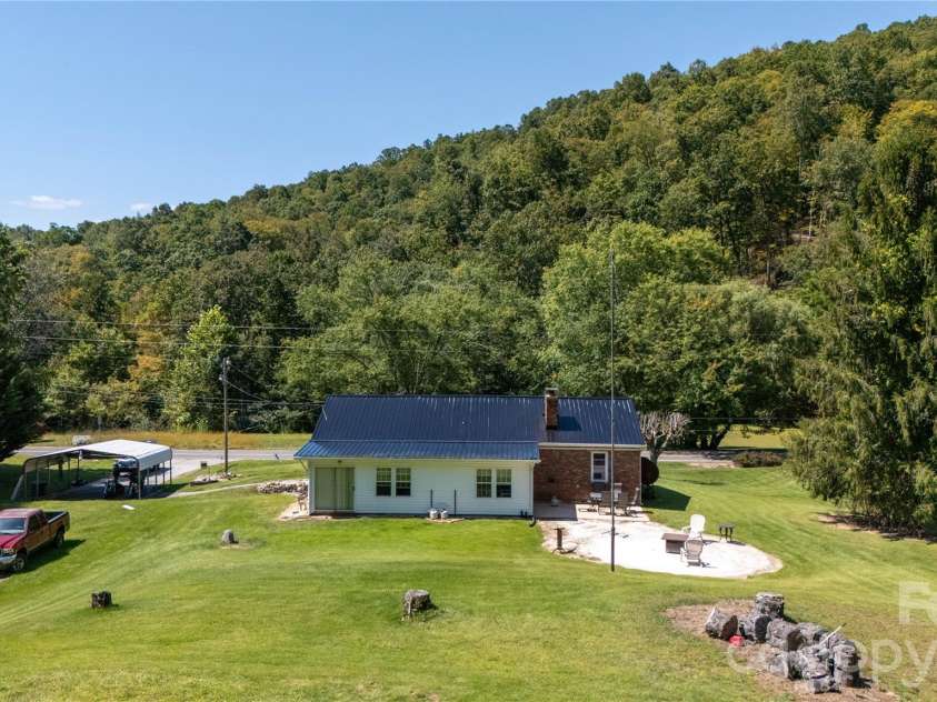 1424 Bear Creek Road, Bakersville, NC 28705.  MLS# CAR4272504, YatesRealty ID 2404. 