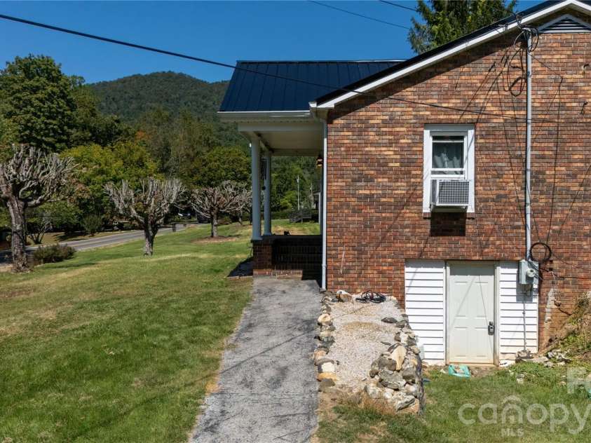 1424 Bear Creek Road, Bakersville, NC 28705.  MLS# CAR4272504, YatesRealty ID 2404. 