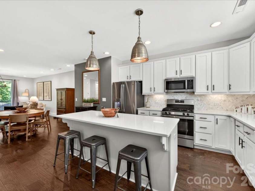 4136 Castleton Road, Charlotte, NC 28211.  MLS# CAR4381124, YatesRealty ID 24040. 