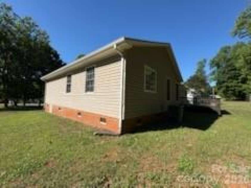 150 Ridge Run Drive, Statesville, NC 28625.  MLS# CAR4384012, YatesRealty ID 24041. 