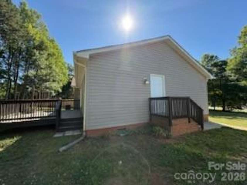 150 Ridge Run Drive, Statesville, NC 28625.  MLS# CAR4384012, YatesRealty ID 24041. 