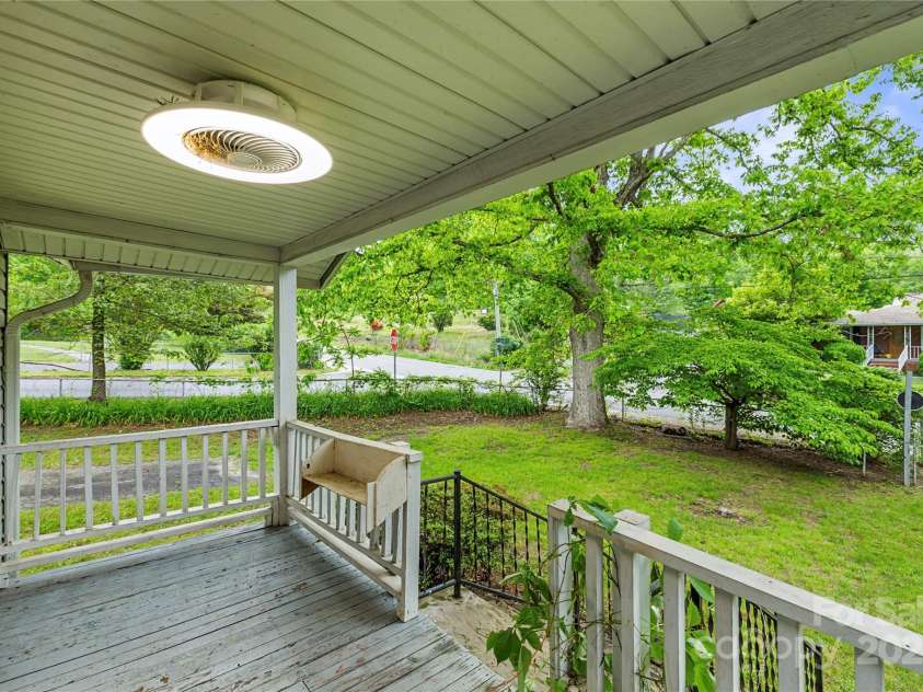 220 College Street, Black Mountain, NC 28711.  MLS# CAR4266840, YatesRealty ID 24041. 