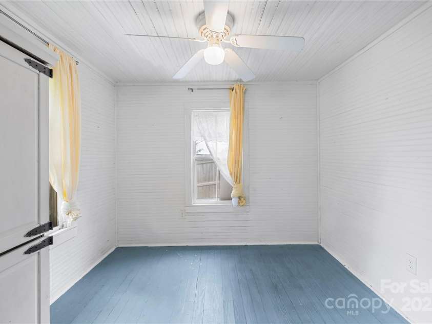 220 College Street, Black Mountain, NC 28711.  MLS# CAR4266840, YatesRealty ID 24041. 