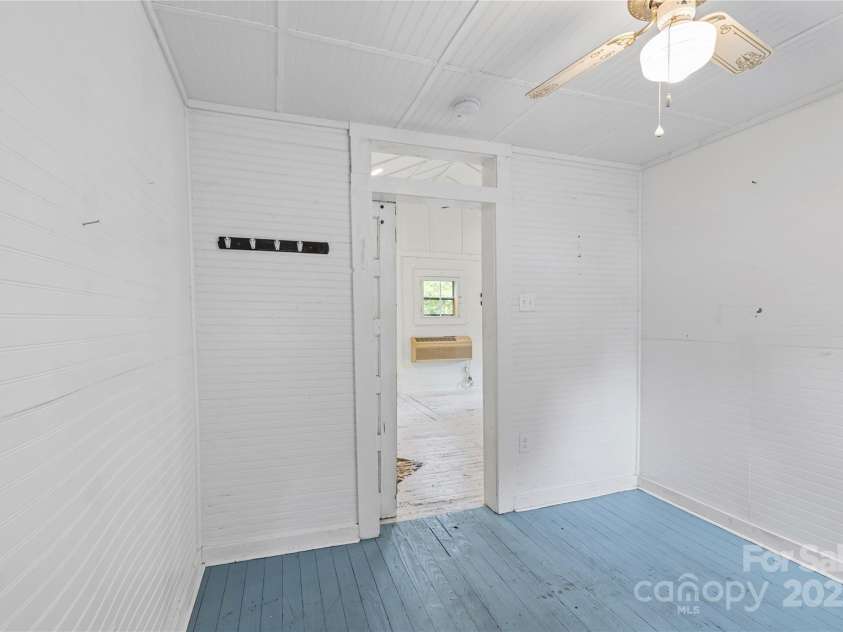 220 College Street, Black Mountain, NC 28711.  MLS# CAR4266840, YatesRealty ID 24041. 