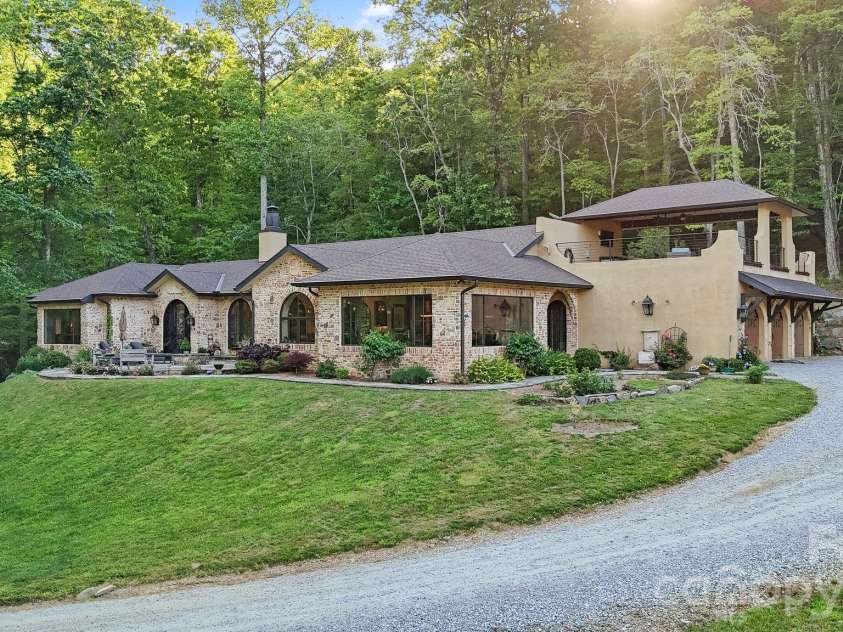 959 & 957 Dave Whitaker Road, Horse Shoe, NC 28742.  MLS# CAR4377826, YatesRealty ID 24042. 