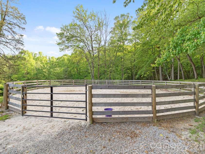 959 & 957 Dave Whitaker Road, Horse Shoe, NC 28742.  MLS# CAR4377826, YatesRealty ID 24042. 