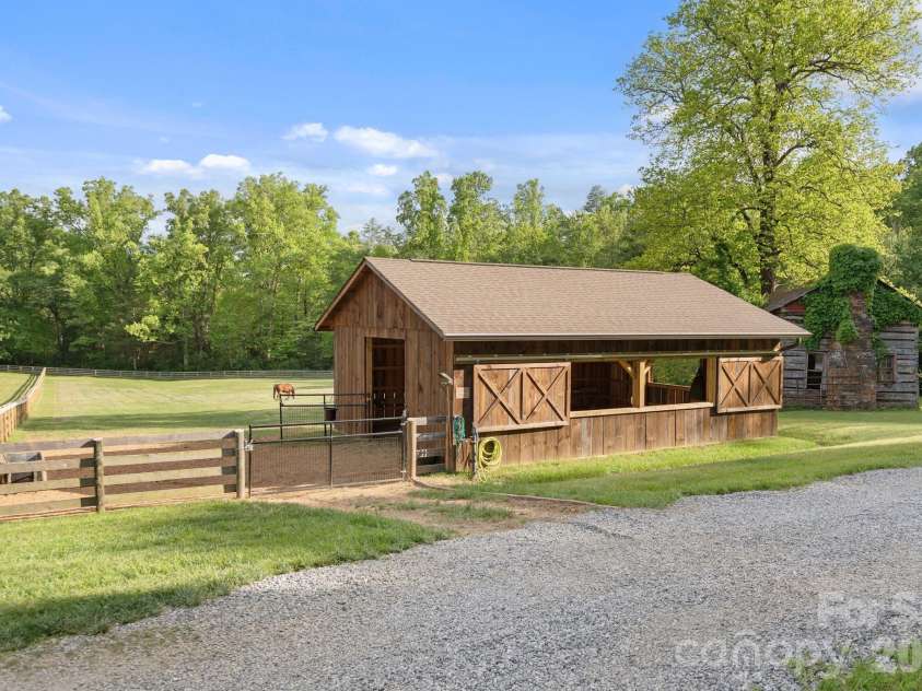959 & 957 Dave Whitaker Road, Horse Shoe, NC 28742.  MLS# CAR4377826, YatesRealty ID 24042. 