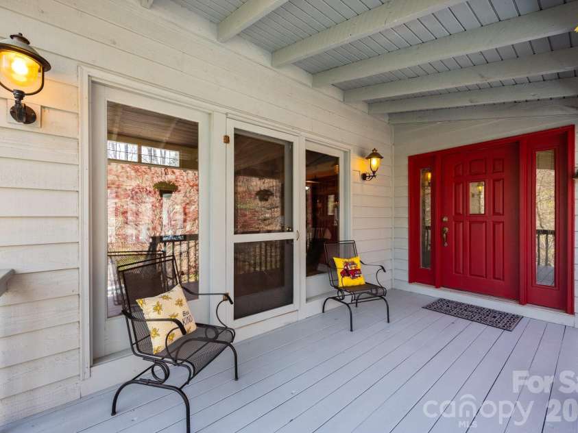 63 Chestnut Forest Road, Fairview, NC 28730.  MLS# CAR4379100, YatesRealty ID 24043. 