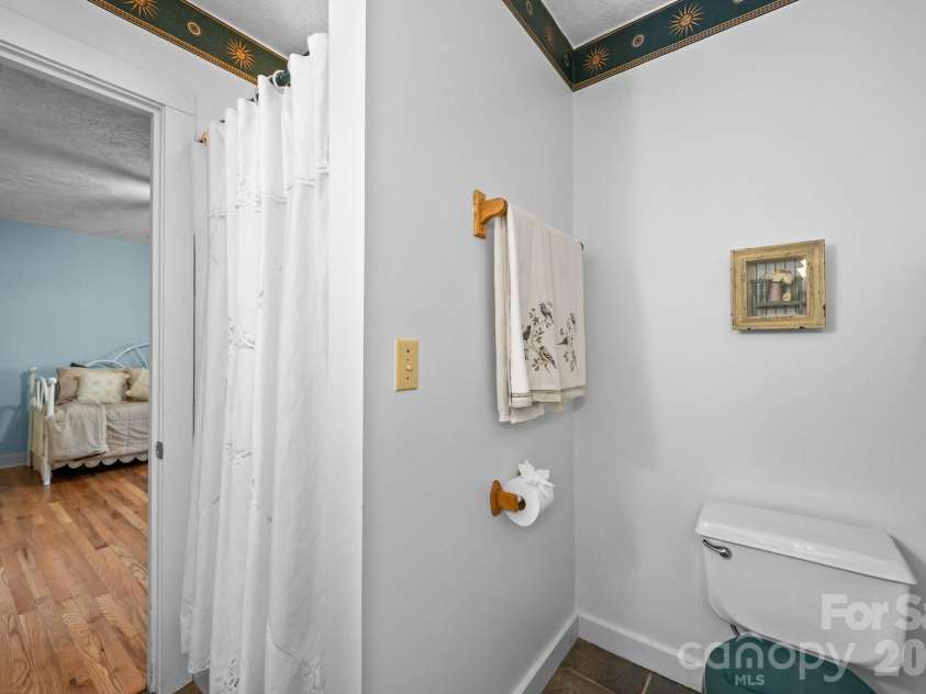 63 Chestnut Forest Road, Fairview, NC 28730.  MLS# CAR4379100, YatesRealty ID 24043. 