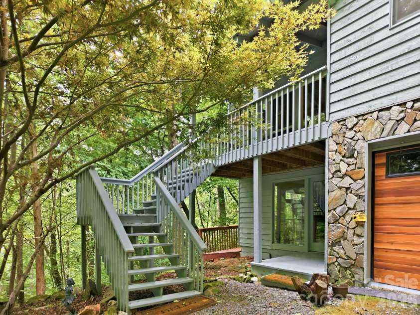 63 Chestnut Forest Road, Fairview, NC 28730.  MLS# CAR4379100, YatesRealty ID 24043. 