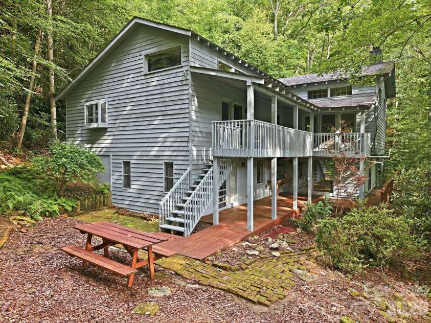 63 Chestnut Forest Road, Fairview, NC 28730.  MLS# CAR4379100, YatesRealty ID 24043. 