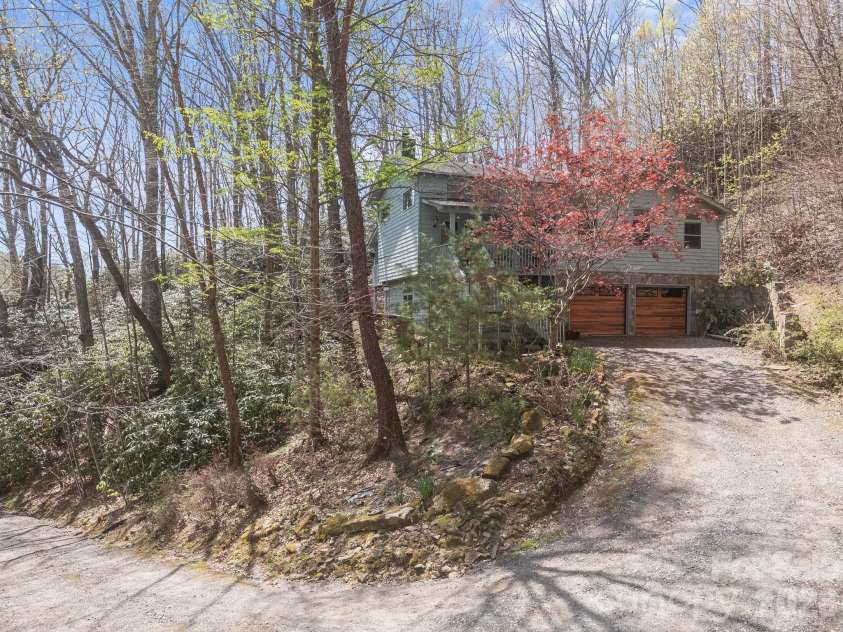 63 Chestnut Forest Road, Fairview, NC 28730.  MLS# CAR4379100, YatesRealty ID 24043. BEAUTIFUL MOUNTAIN SETTING
