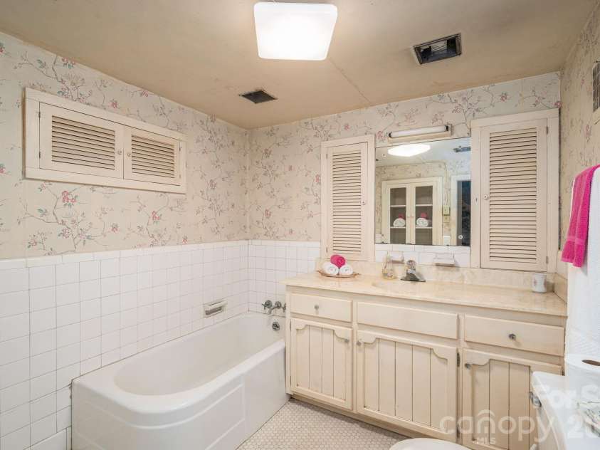 160 Patterson Road, Kings Mountain, NC 28086.  MLS# CAR4384620, YatesRealty ID 24044. 