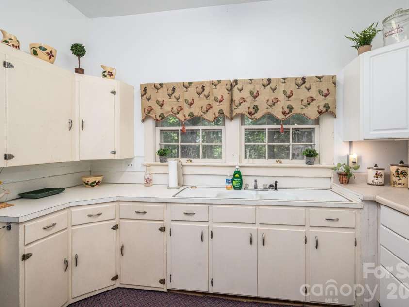 160 Patterson Road, Kings Mountain, NC 28086.  MLS# CAR4384620, YatesRealty ID 24044. 